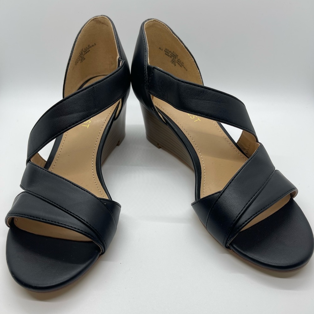 New Nine West Wedge Sandals